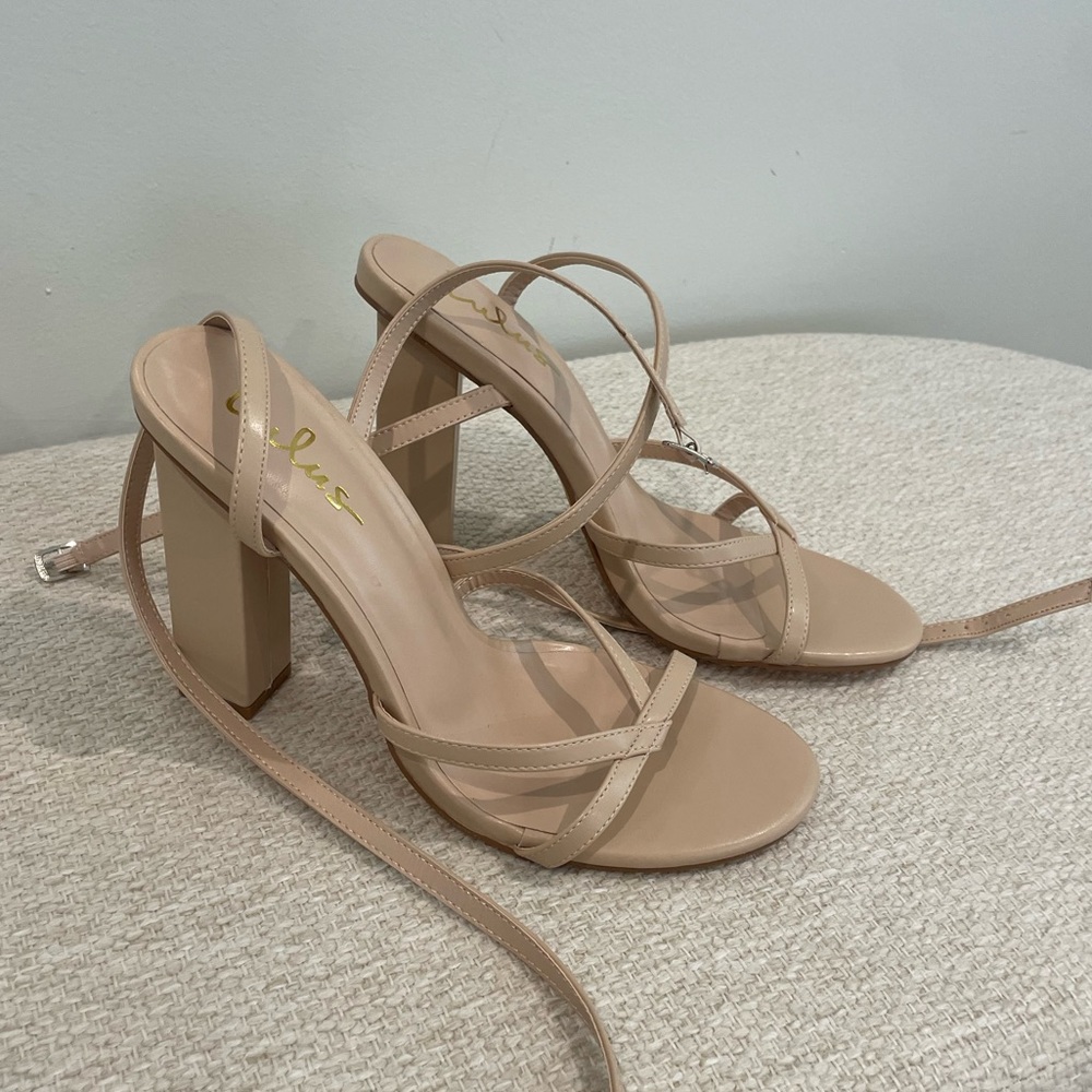 Lulu’s Nude wrap heels size 7